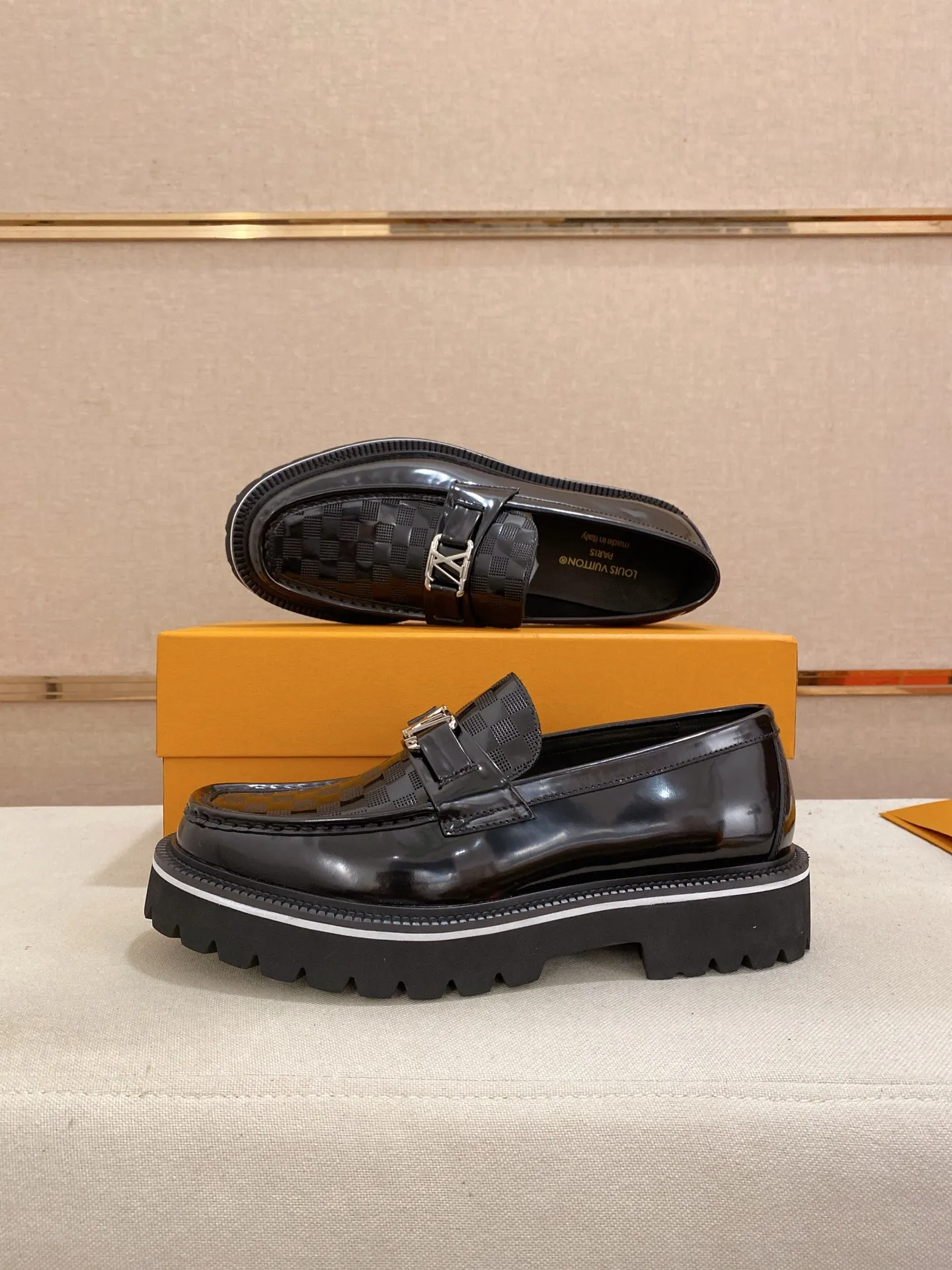 Men's shoes💰 580💰🌲 LV's top 🔍🔍 new men's leather shoes 🚹 are on sale at the same time at counters ⚠The uppers are imported cowhide from Italy, the entire imported cowhide lining, imported accessories 💪💪, completely 1⃣️ to 1⃣️ replica 🇮🇹💪 💪, ⚠Sole: The original sole is specially provided by the original factory, the exclusive movable molded sole is super comfortable, ⚠The original factory follows the order, 🔍🔍high quality, you can enter and exit the counter at will, welcome to compare⚠Size: 38-45
